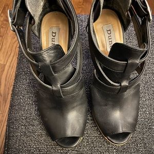 Purchased while I was in London. They are like new.